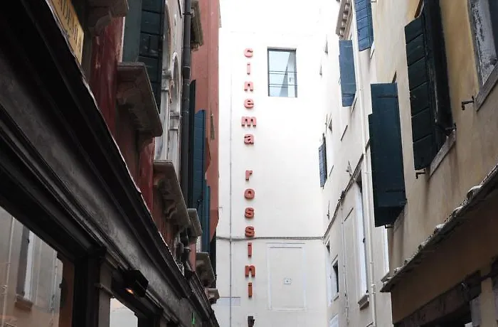 Lanterna Di Marco Polo Alojamento de Acomodação e Pequeno-almoço 3*