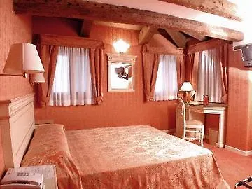 Lanterna Di Marco Polo Bed & Breakfast 4*