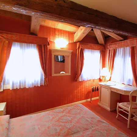 Lanterna Di Marco Polo Couette-café 4*