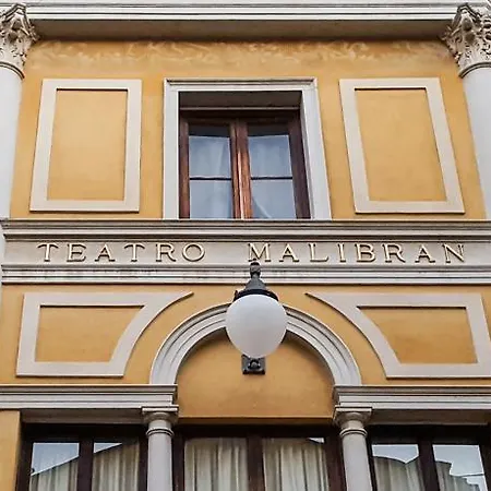 Lanterna Di Marco Polo Bed and breakfast 4*