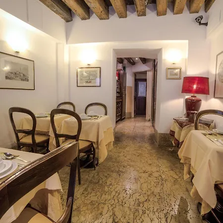 Lanterna Di Marco Polo Bed and breakfast 4*