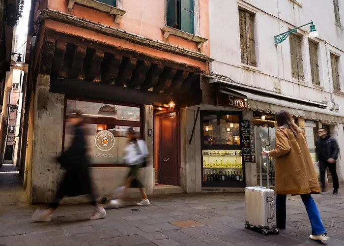 Lanterna Di Marco Polo Bed and Breakfast 3*