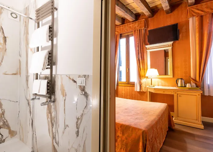 Lanterna Di Marco Polo Bed and Breakfast 3*